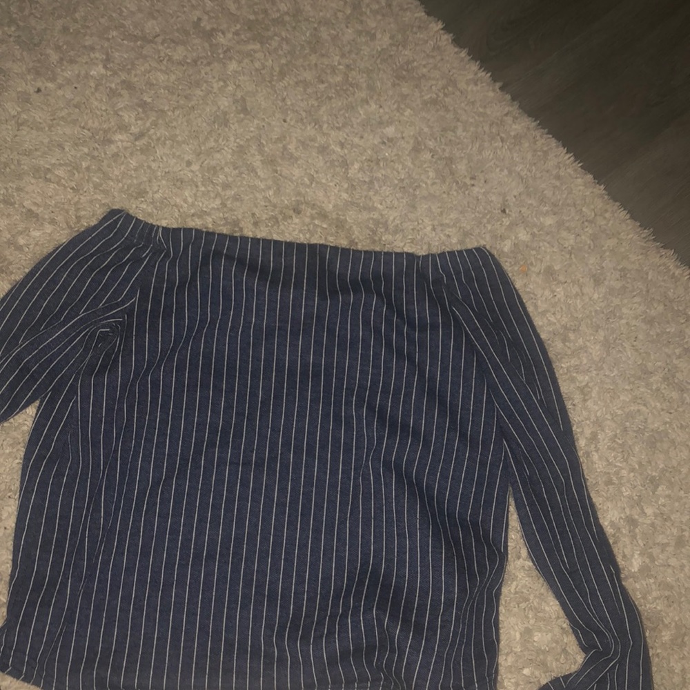 cute striped long sleeve!⭐️